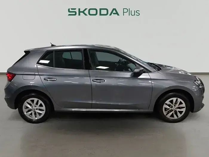 Usado Skoda Fabia Ambition 80 CV (58 kW) 2023 Gris / plata Utilitario