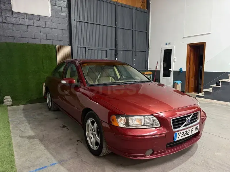Usado Volvo S60 Momentum 185 CV (136 kW) 2006 Granate Berlina
