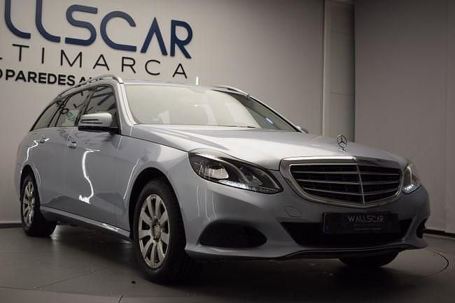Usado Mercedes E220 Elegance 170 CV (125 kW) 2015 Azul Familiar