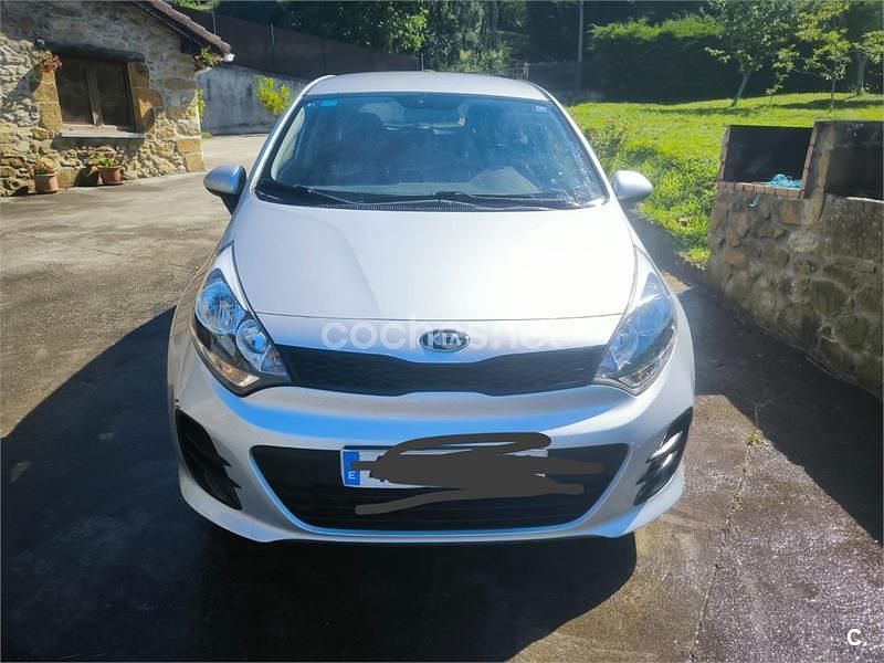 Usado Kia Rio 84 CV (61 kW) 2017 Blanco Berlina
