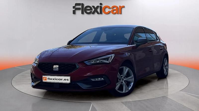 Usado Seat Leon FR 150 CV (110 kW) 2022 Rojo Familiar