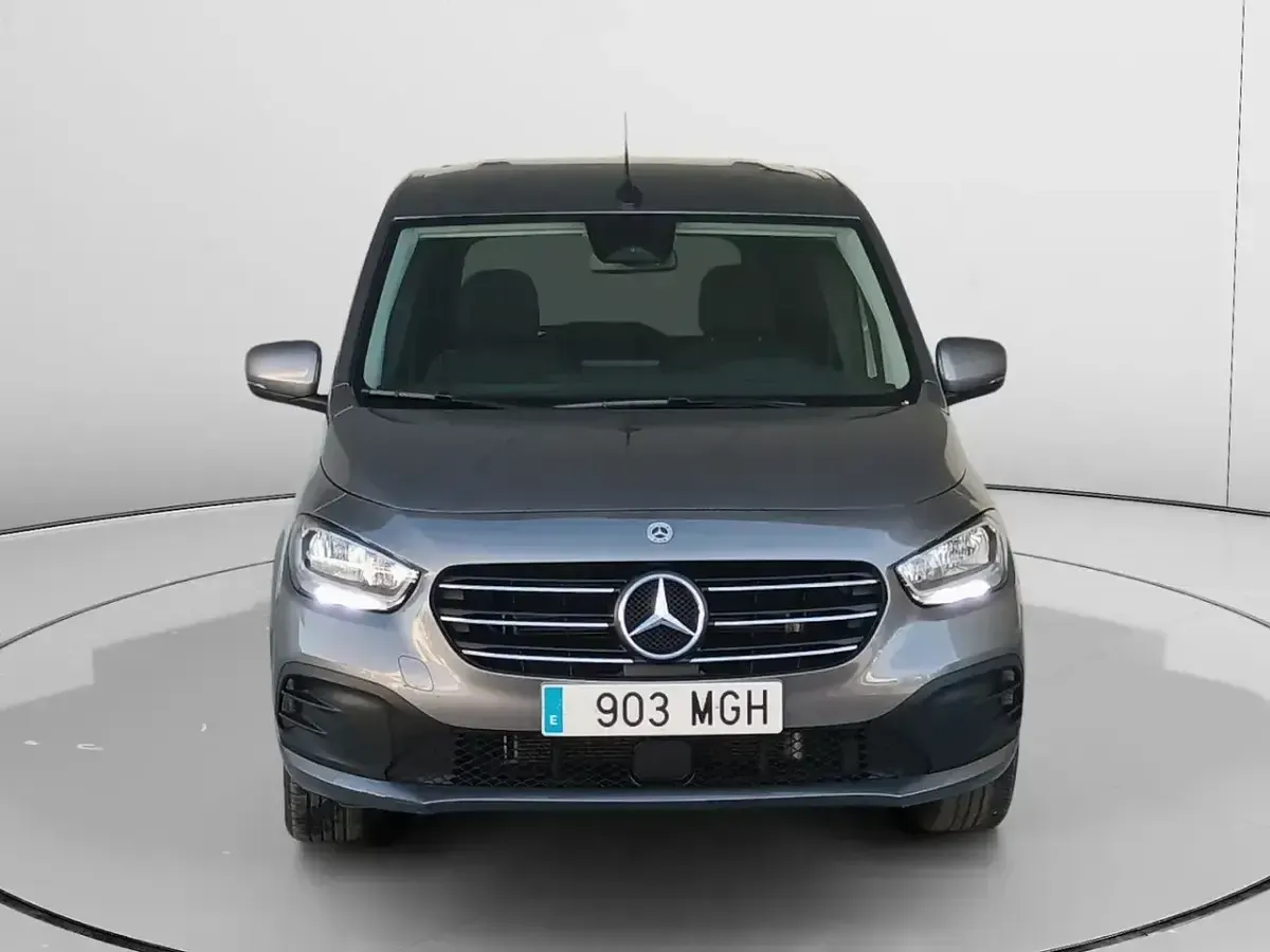 Usado Mercedes T180 116 CV (85 kW) 2023 Gris Monovolumen