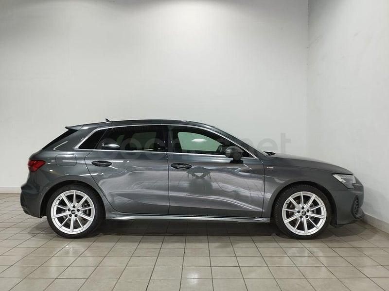Usado Audi A3 S-Line 150 CV (110 kW) 2025 Gris / plata Berlina