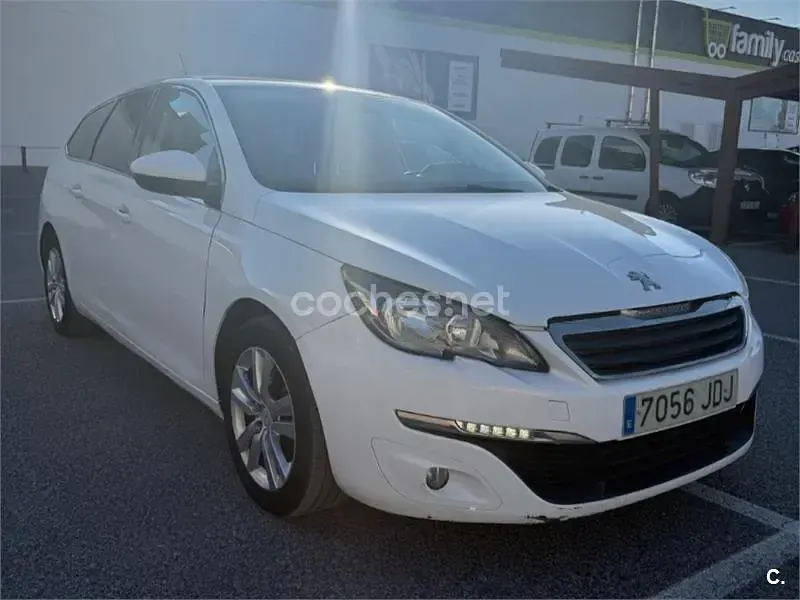 Usado Peugeot 308 SW Business-Line 120 CV (88 kW) 2015 Blanco Familiar