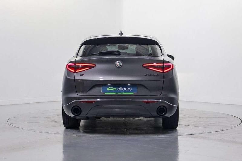 Usado Alfa Romeo Stelvio Veloce 209 CV (153 kW) 2021 Negro SUV