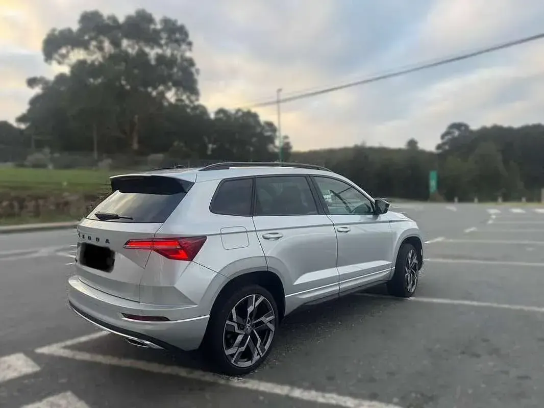 Usado Skoda Karoq SportLine 150 CV (110 kW) 2022 Gris SUV
