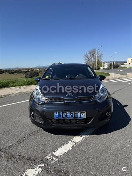 Usado Kia Rio 90 HP (66 kW) 2013 Azul Sedan