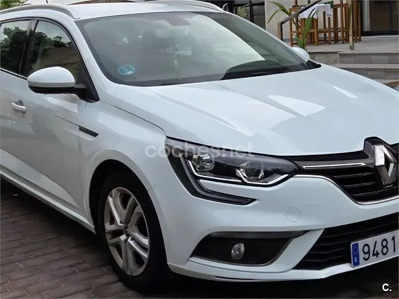 Usado Renault Mégane GrandTour Business 110 CV (80 kW) 2018 Blanco Familiar