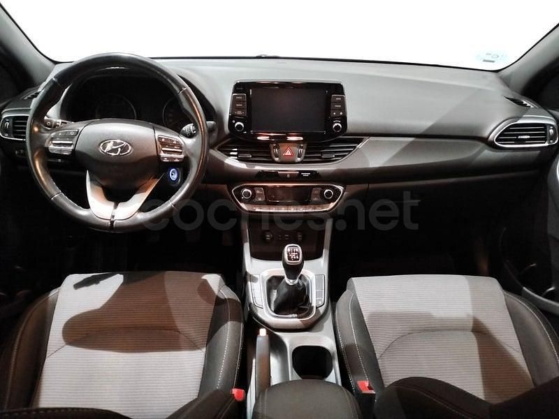 Usado Hyundai i30 120 CV (88 kW) 2020 Blanco Berlina