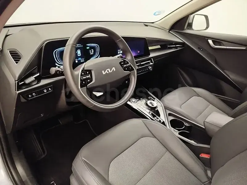 Usado Kia Niro 129 CV (94 kW) 2025 Gris / plata SUV