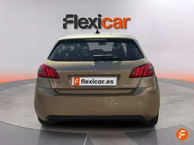 Usado Peugeot 308 Style 110 CV (80 kW) 2018 Beige