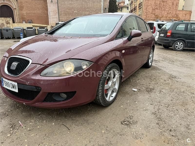 Usado Seat Leon Reference 140 CV (102 kW) 2005 Granate Utilitario