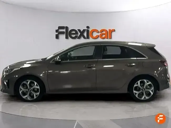 Usado Kia Ceed 140 CV (102 kW) 2019 Marrón Utilitario