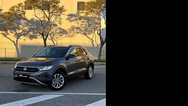 Usado VW T-Roc Life 150 CV (110 kW) 2023 Gris SUV