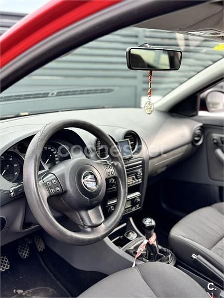 Usado Seat Ibiza Reference 100 CV (73 kW) 2006 Rojo Utilitario