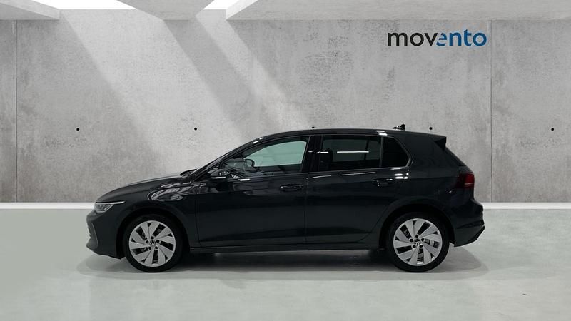 Usado VW Golf VIII 115 CV (84 kW) 2025 Gris / plata Berlina