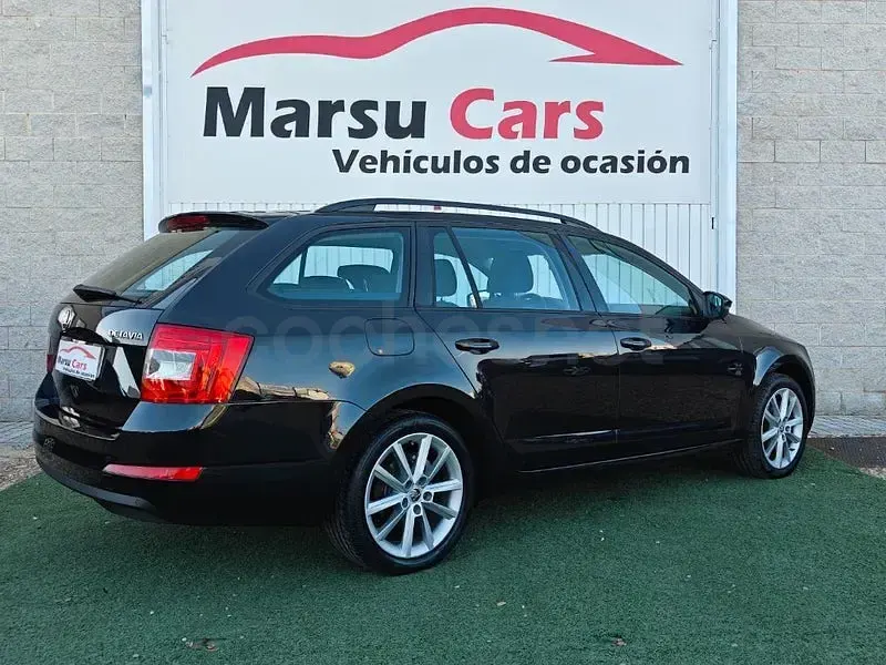 Usado Skoda Octavia Ambition 150 CV (110 kW) 2014 Negro Familiar