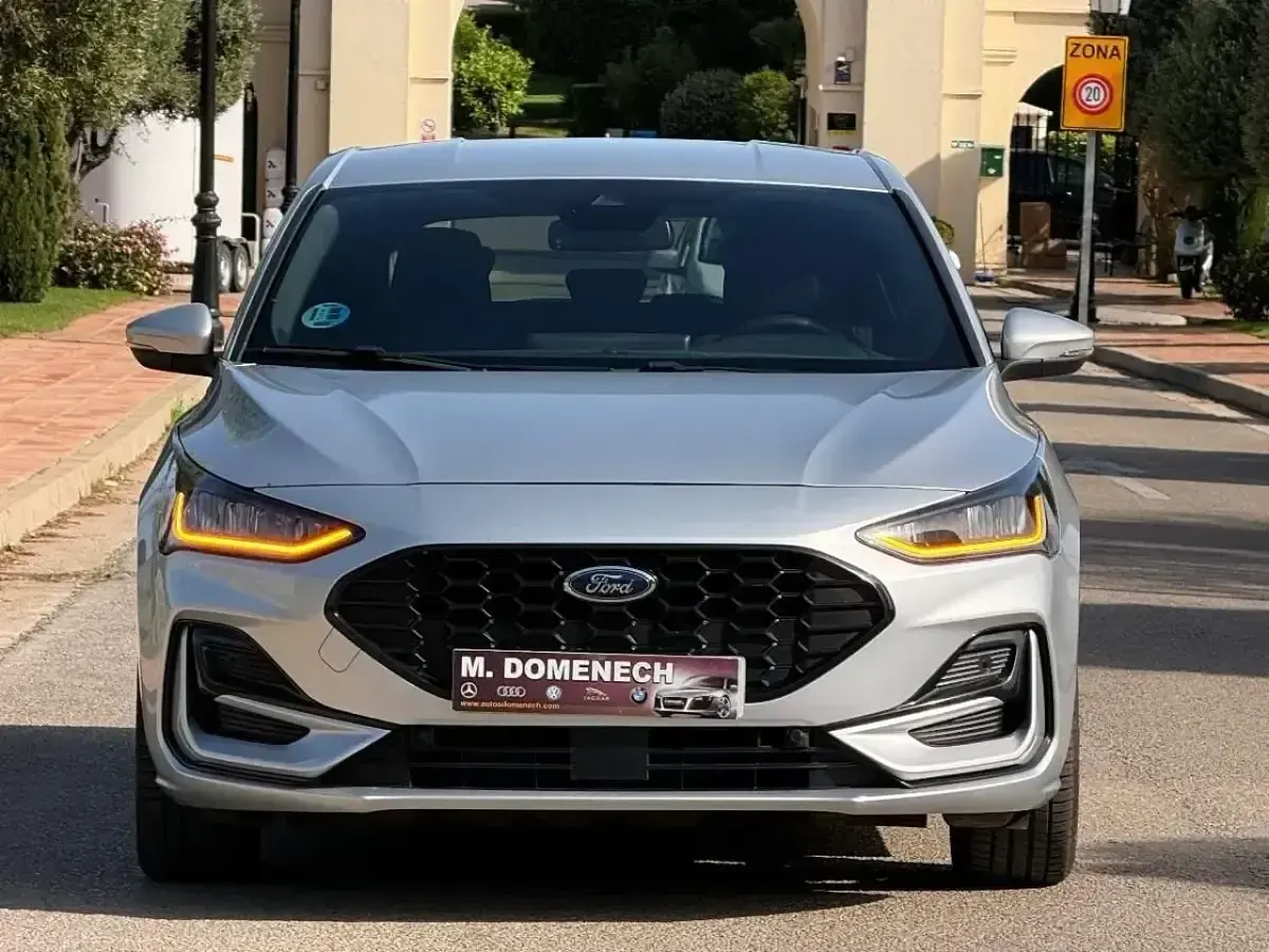 Usado Ford Focus Active 155 CV (114 kW) 2023 Gris Berlina