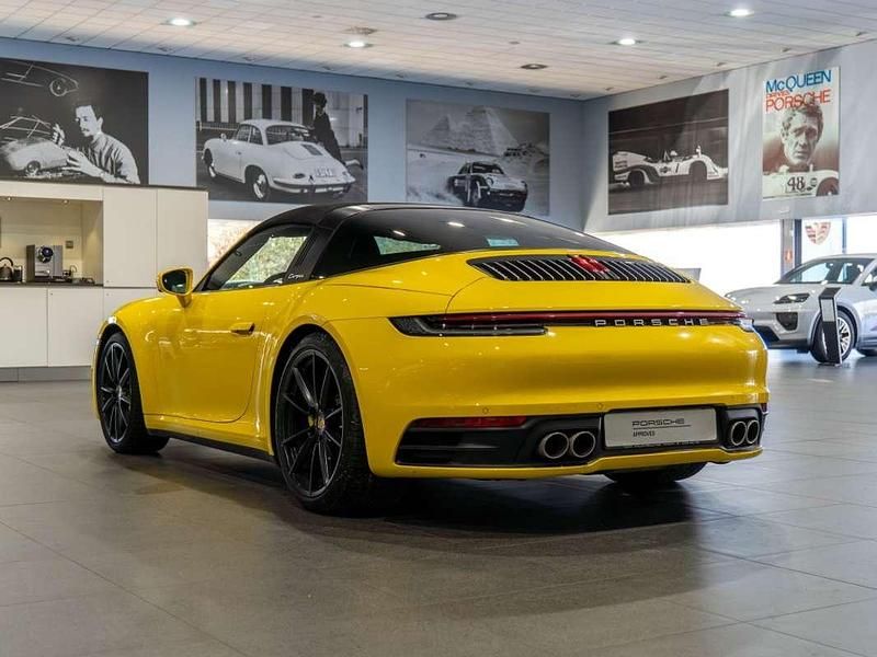 Usado Porsche 992 450 CV (330 kW) 2021 Amarillo Coupe