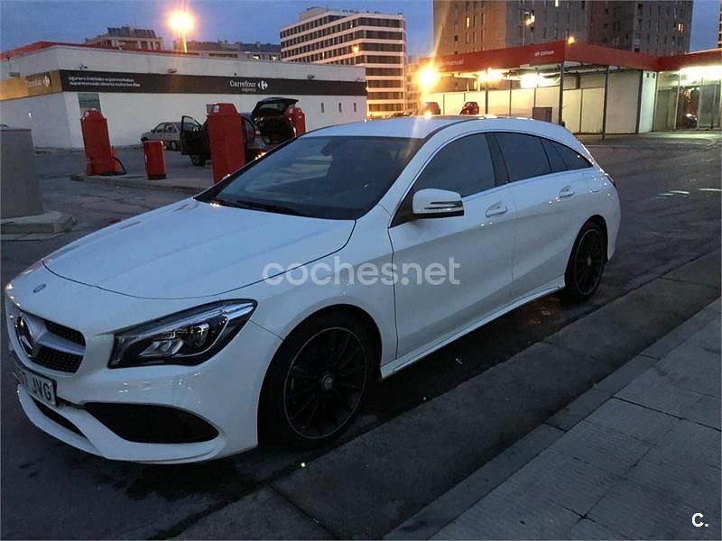 Usado Mercedes CLA200 Shooting Brake AMG line 156 CV (114 kW) 2016 Blanco Familiar