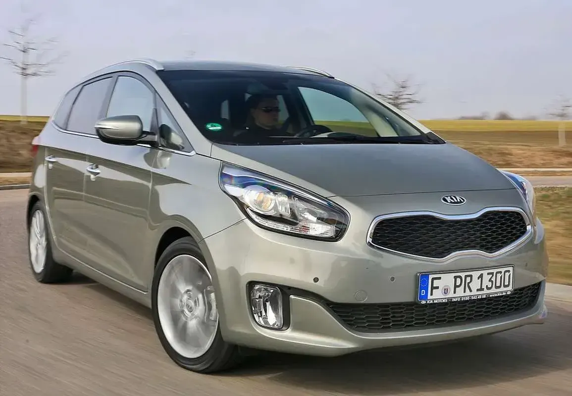 Usado Kia Carens 135 CV (99 kW) 2015 Blanco Monovolumen