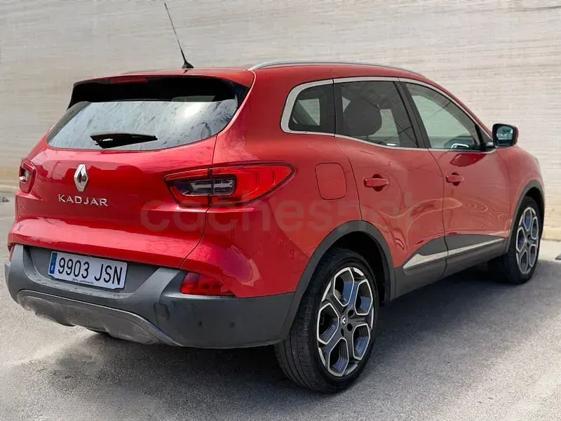 Usado Renault Kadjar Zen 130 CV (95 kW) 2016 Granate SUV