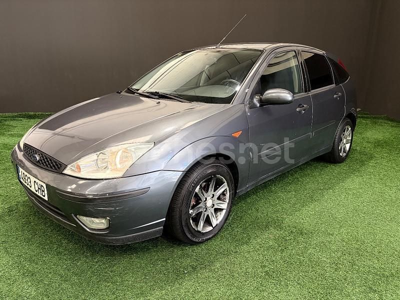 Gris / plata Usado 2003 Ford Focus Trend Berlina | 2500 € (Precio justo) - Imagen 1/4