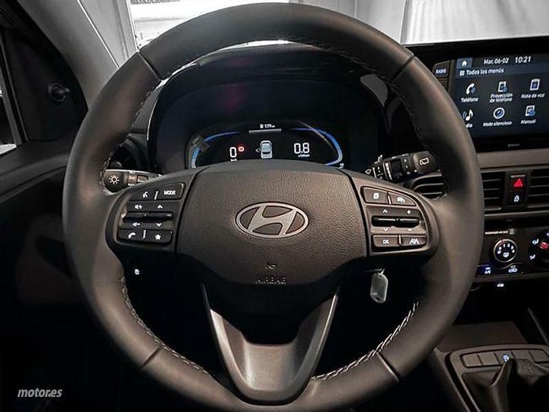 Usado Hyundai i10 67 CV (49 kW) 2024 Gris / plata Utilitario