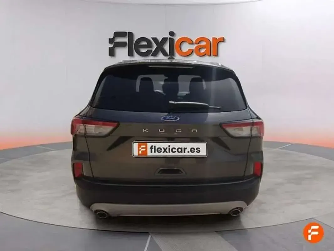 Usado Ford Kuga Titanium 150 CV (110 kW) 2023 Gris SUV