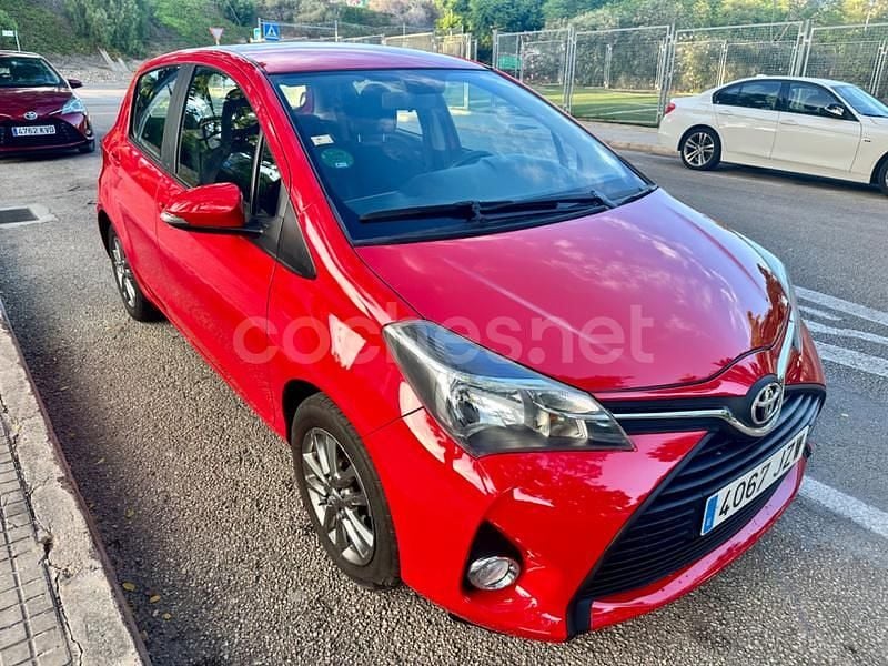Rojo Usado 2017 Toyota Yaris City Berlina | 9990 € (Buen precio) - Imagen 1/4