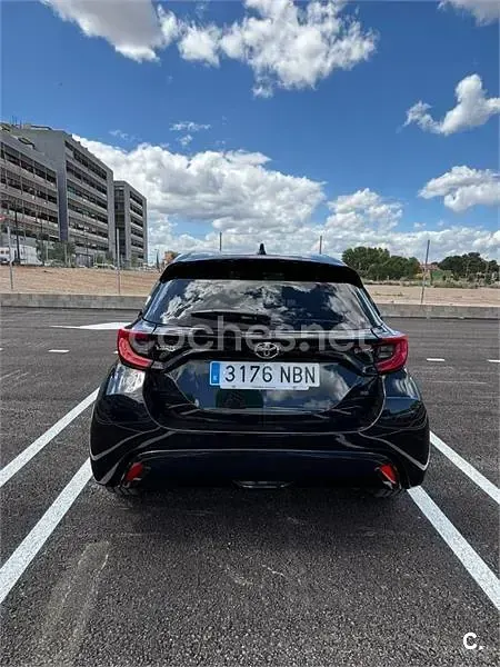 Usado Toyota Yaris Hybrid Plus 116 CV (85 kW) 2025 Negro Berlina