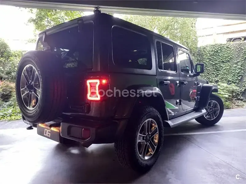 Usado Jeep Wrangler Unlimited Sahara 270 CV (198 kW) 2019 Gris / plata SUV