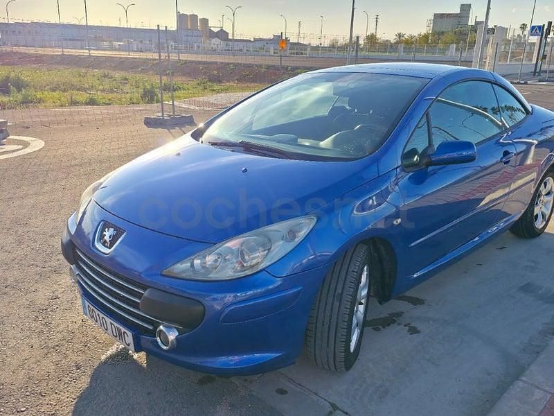 Usado Peugeot 307 CC 110 CV (80 kW) 2006 Azul Descapotable