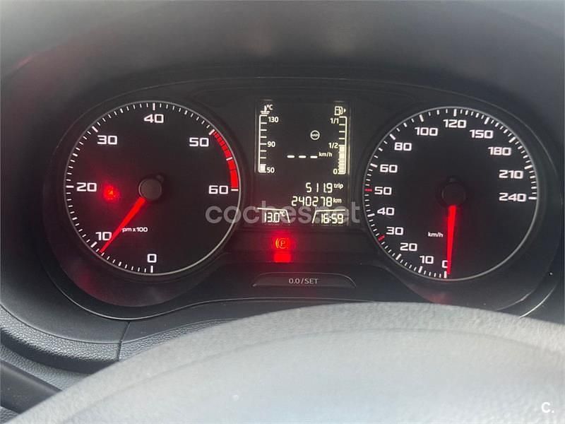 Rojo Usado 2015 Seat Ibiza CONNECT Berlina | 5400 € (Buen precio) - Imagen 1/4