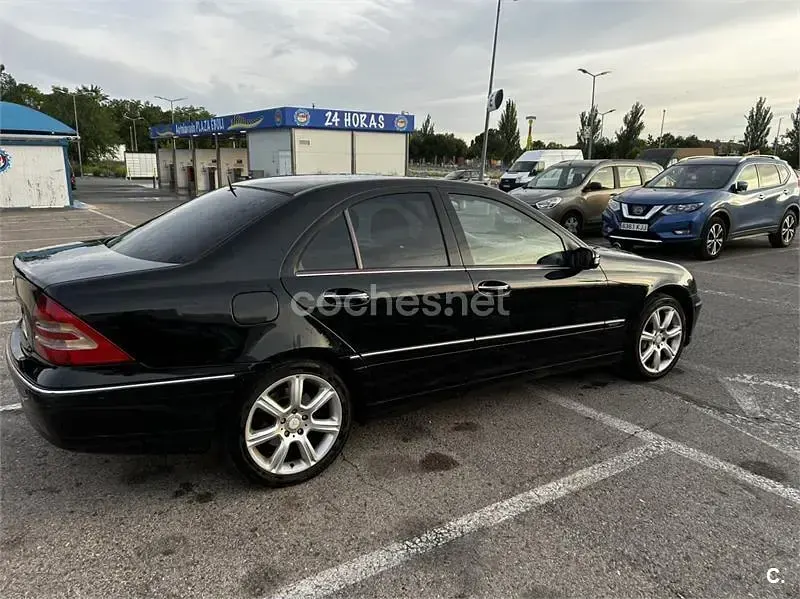Usado Mercedes C320 Elegance 224 CV (164 kW) 2006 Negro Familiar