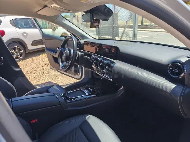 Usado Mercedes A200 163 CV (119 kW) 2024 Gris / plata Berlina