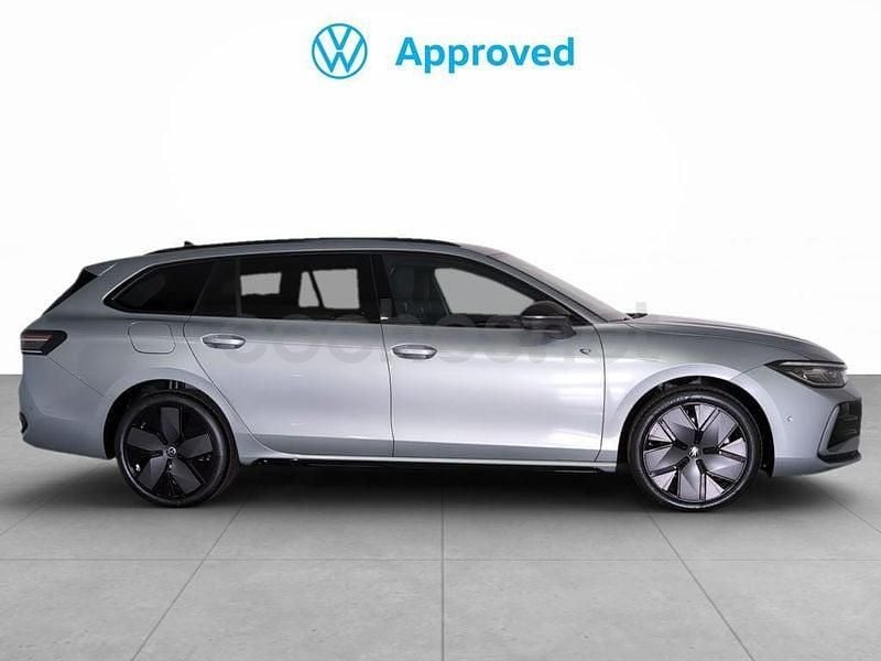 Usado VW Passat R-line 272 CV (200 kW) 2025 Gris / plata Familiar