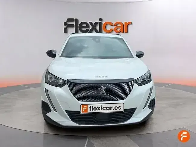 Usado Peugeot 2008 Active 100 CV (73 kW) 2023 Blanco SUV