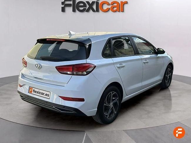 Usado Hyundai i30 116 CV (85 kW) 2021 Blanco Utilitario
