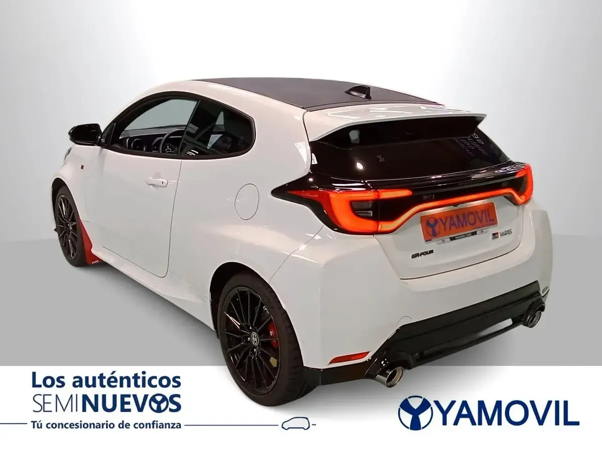 Usado Toyota Yaris 276 CV (202 kW) 2024 Blanco Utilitario
