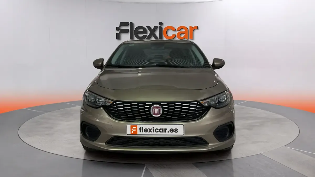 Usado Fiat Tipo Easy 95 CV (69 kW) 2018 Marrón Berlina