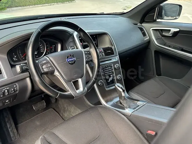 Usado Volvo XC60 Kinetic 136 CV (100 kW) 2014 Negro SUV