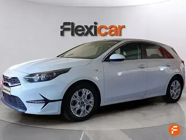 Usado Kia Ceed 136 CV (100 kW) 2023 Blanco Utilitario