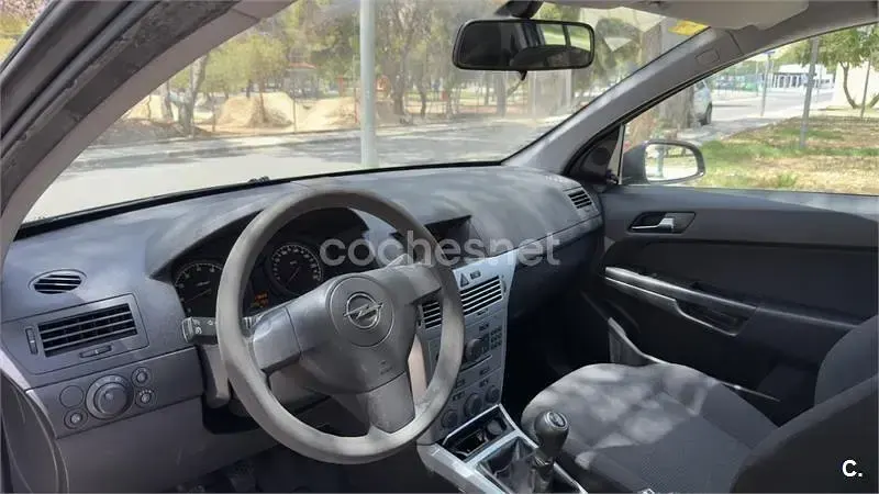 Usado Opel Astra Essentia 90 CV (66 kW) 2009 Negro Berlina