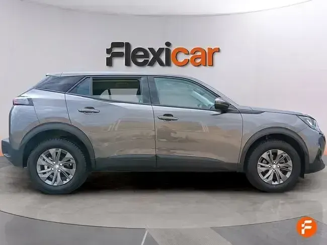 Usado Peugeot 2008 Active 110 CV (80 kW) 2021 Gris SUV