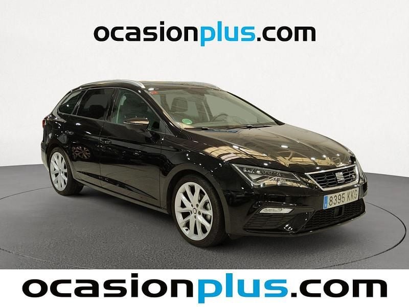 Usado Seat Leon FR 125 CV (91 kW) 2018 Negro Monovolumen