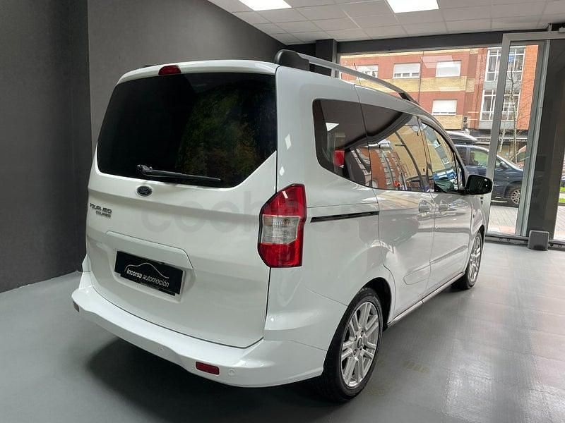Usado Ford Tourneo Courier Titanium 100 CV (73 kW) 2019 Blanco Monovolumen