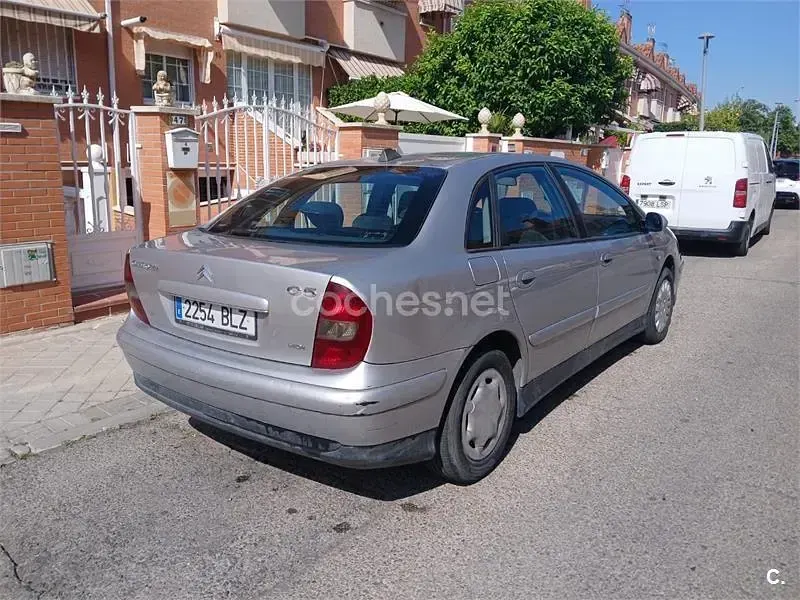 Usado Citroën C5 110 CV (80 kW) 2001 Gris / plata Berlina