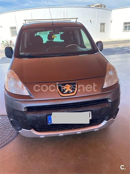 Gris / plata Usado 2012 Peugeot Partner Tepee Active Monovolumen | 4000 € (Precio justo) - Imagen 1/4