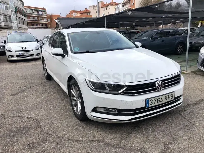 Usado VW Passat Sportline 150 CV (110 kW) 2018 Blanco Berlina